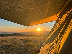 Sonnenuntergang im Dachzelt genießen