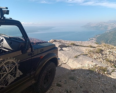 Offroad mit Blick auf die kroatische Adria